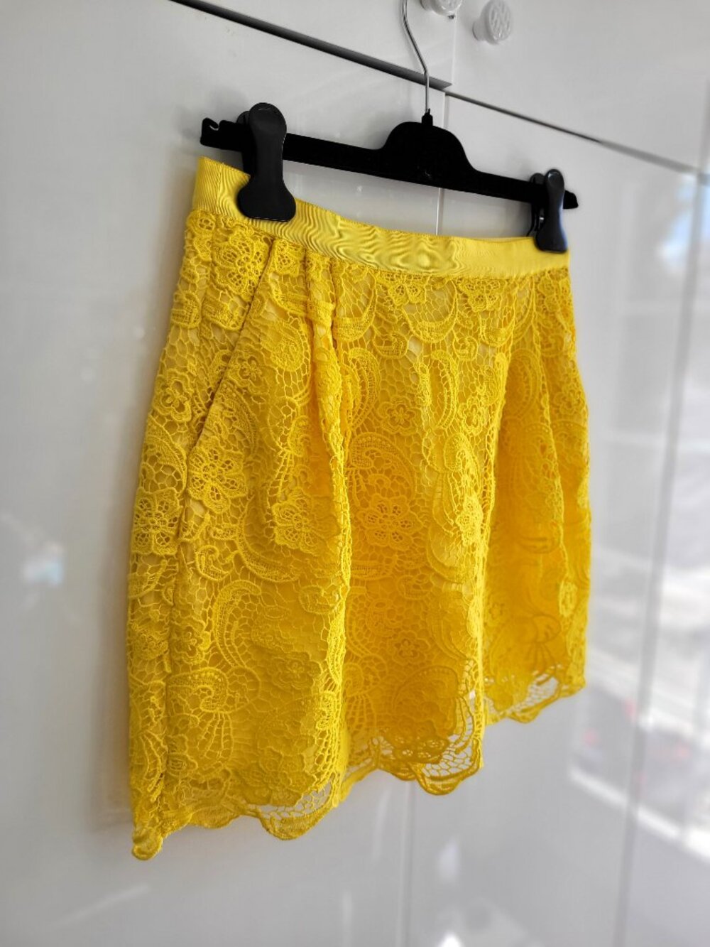 Club Monaco Butter Yellow Lace Mini Skirt Size 4 - Picture 3 of 7